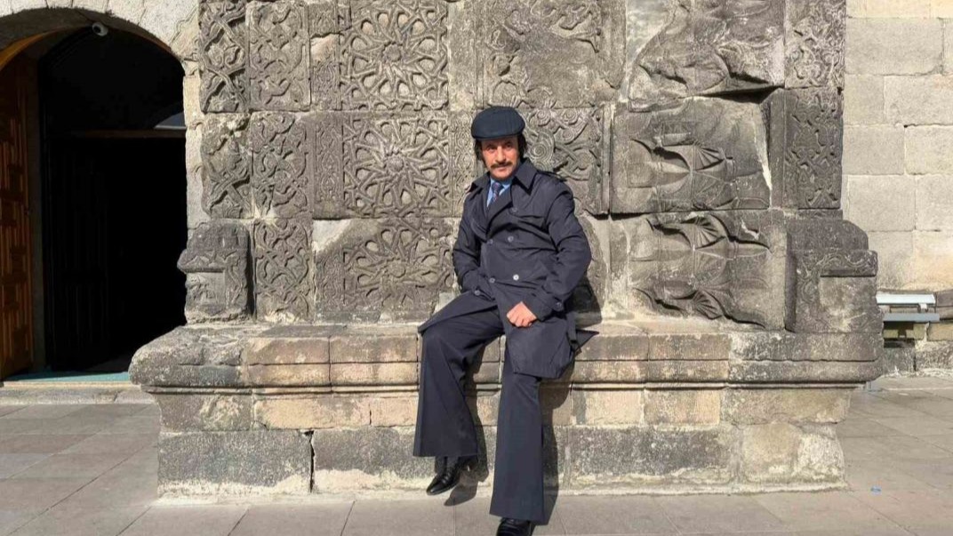Televizyonda gördü, hayatı değişti: Erzurumlu Hikmet Gündüz’ün yarım asırlık Orhan Gencebay sevdası