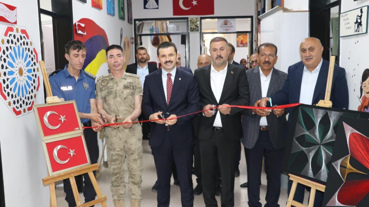 Tutak’ta El Sanatları Kurslarında Üretilen Eserler Sergilendi