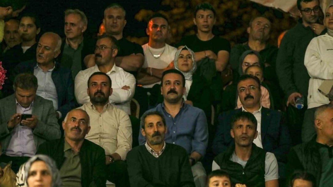 Uzundere Tortum Şelalesi Festivali’nde renkli ve coşkulu anlar yaşandı
