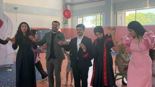Van Muradiye’de geleneksel pilav günü ve mezuniyet programı düzenlendi