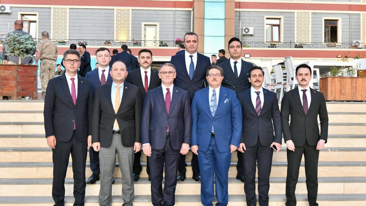 Van Valisi Balcı'dan Görev Yeri Değişen Vali Yardımcıları ve Kaymakamlara Veda Yemeği