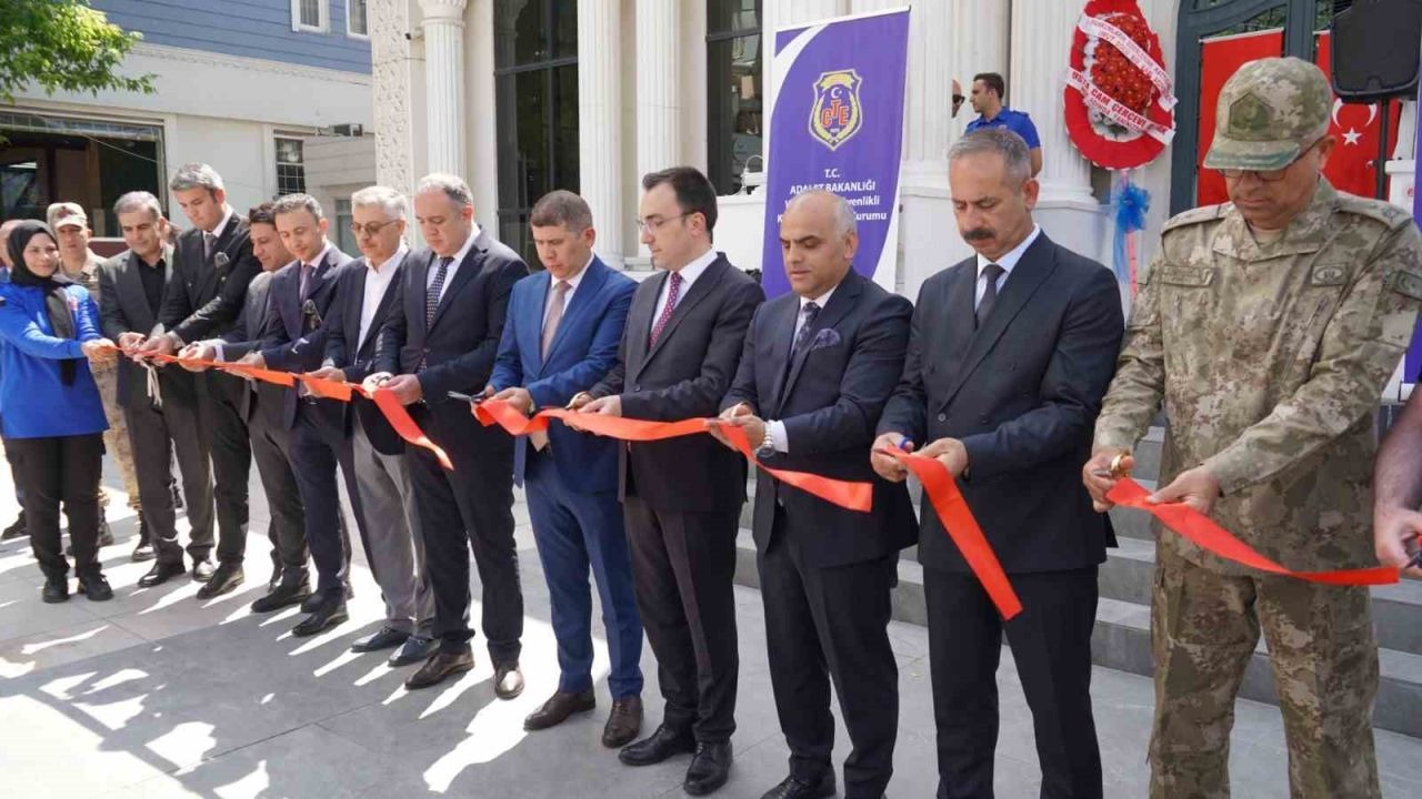 Van’da hükümlü ve tutukluların yaptığı eserler sergilendi
