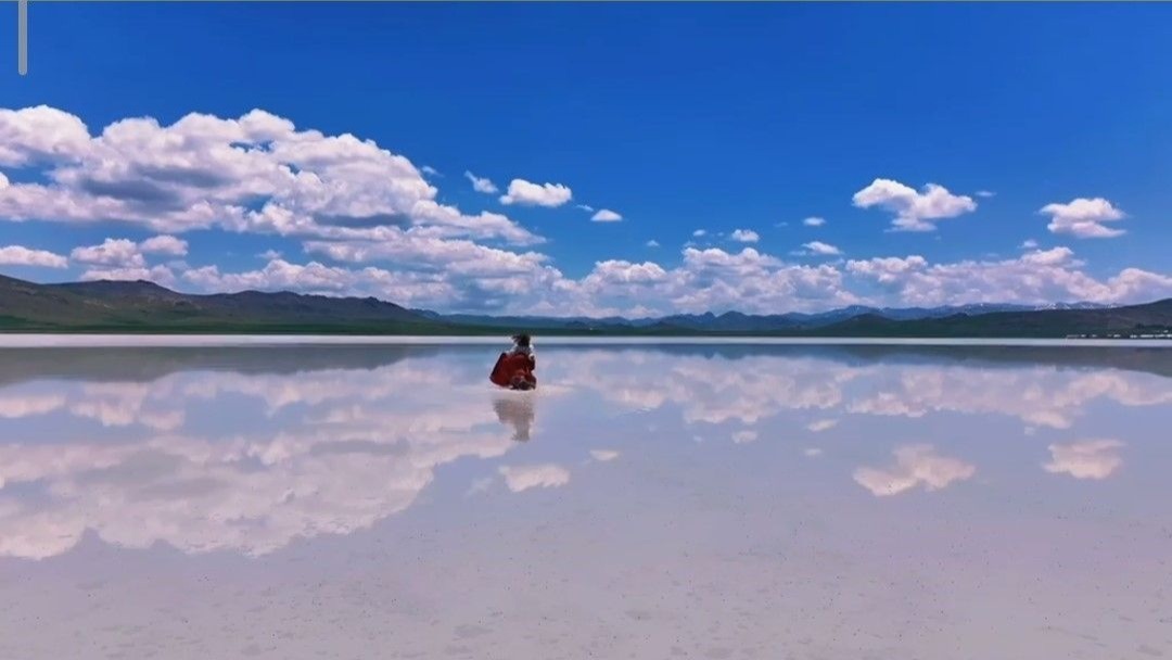 Van'da iki yıl önce üzerinden araçlar geçen Akgöl, şimdi fotoğrafçıların gözdesi oldu