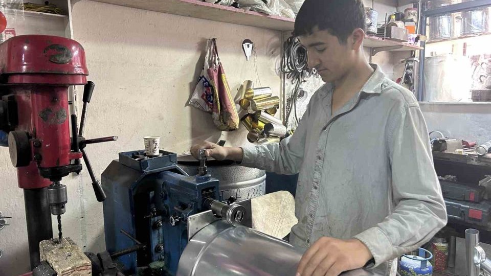 Van'da kavurucu sıcaklar semaver ve mangal satışını artırdı