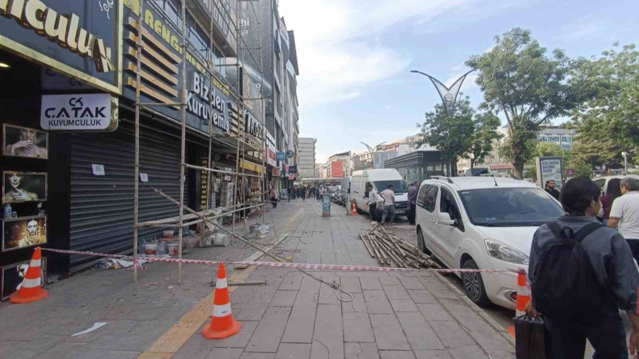 Van’da korku dolu anlar: Saniyelerle kurtuldular