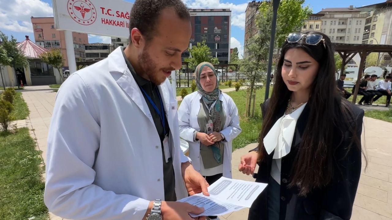 Yüksekova’da sağlık ekiplerinden ’sokakta sigarayı bırakma’ seferberliği