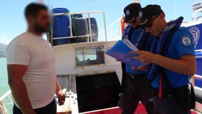 Van deniz polisi kaçak avcılara göz açtırmıyor