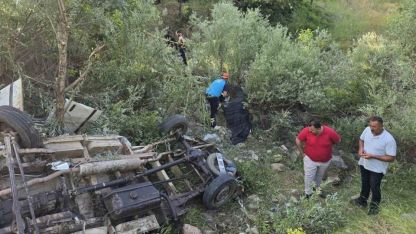 Pikap uçuruma yuvarlandı: 3 ölü, 2 yaralı