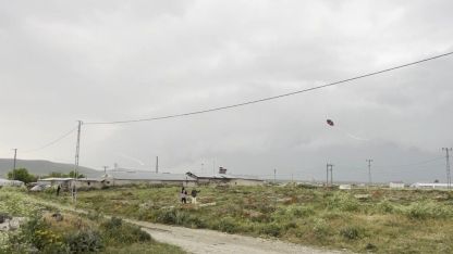 Köy çocuklarının uçurtma sevinci kameralara yansıdı