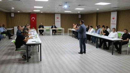 Erzincan'da Toplu Sera Bölgesi yatırımcılarıyla değerlendirme toplantısı gerçekleştirildi