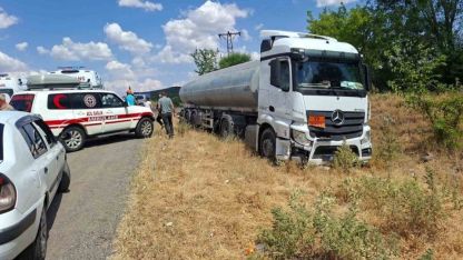 Tır ve otomobil çarpıştı: 2 yaralı