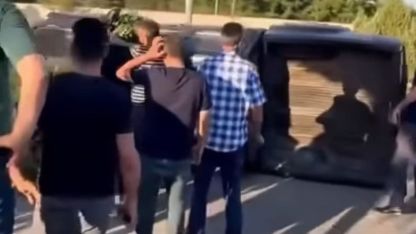 Muş’ta İl Özel İdaresi’ne ait araç takla attı: 1 yaralı