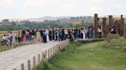 Ahlat Selçuklu Meydan Mezarlığı’nda yaz yoğunluğu başladı