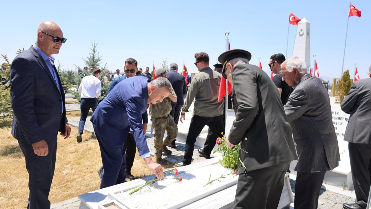 Ağrı’da 15 Temmuz’un 10. yılında şehitler dualarla anıldı