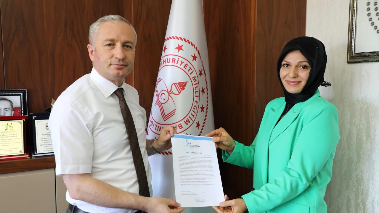 Ağrı’da Öğretmen Gülten Sökmen Özmüş, Scientix elçisi oldu