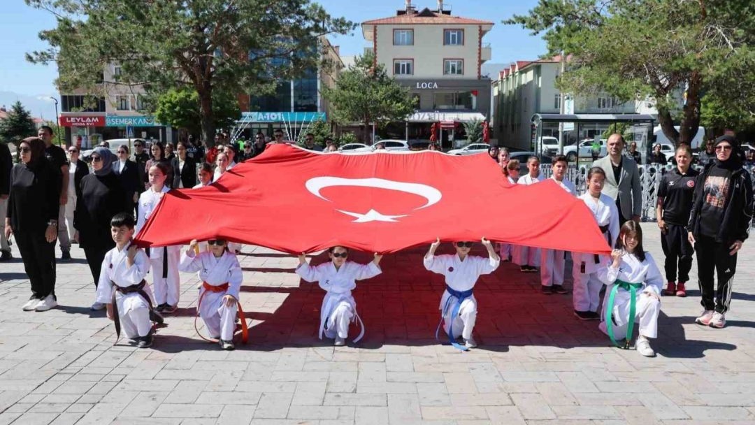 Atatürk’ün Erzincan’a gelişinin 107’nci yılı dolayısıyla tören düzenlendi