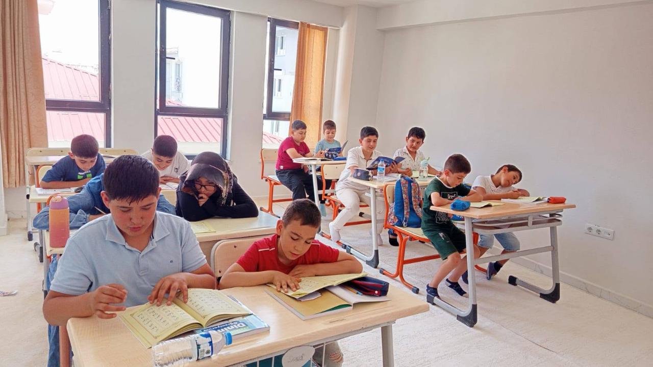 Erciş İlim Yayma Cemiyeti'nde Yaz Kur'an Kursları Yoğun İlgi Görüyor
