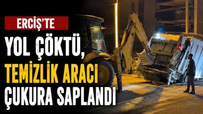 Erciş'in En İşlek Caddesinde Yol Çöktü: Belediye Temizlik Aracı Çukura Saplandı