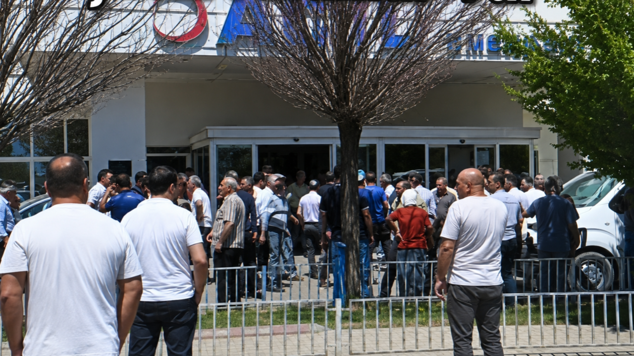 Erciş'te İki Aile Arasında Çıkan Kavga Hastaneye Taşındı: Çok Sayıda Yaralı Var