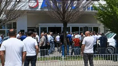 Erciş'te İki Aile Arasında Çıkan Kavga Hastaneye Taşındı: Çok Sayıda Yaralı Var