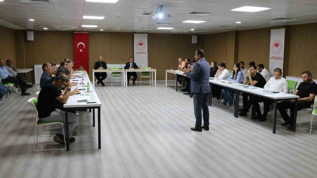 Erzincan'da Toplu Sera Bölgesi yatırımcılarıyla değerlendirme toplantısı gerçekleştirildi