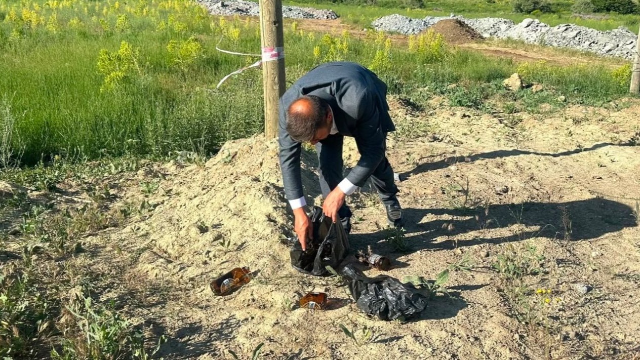 Hakkari'de yol kenarına atılan bira şişeleri köylüyü isyan ettirdi