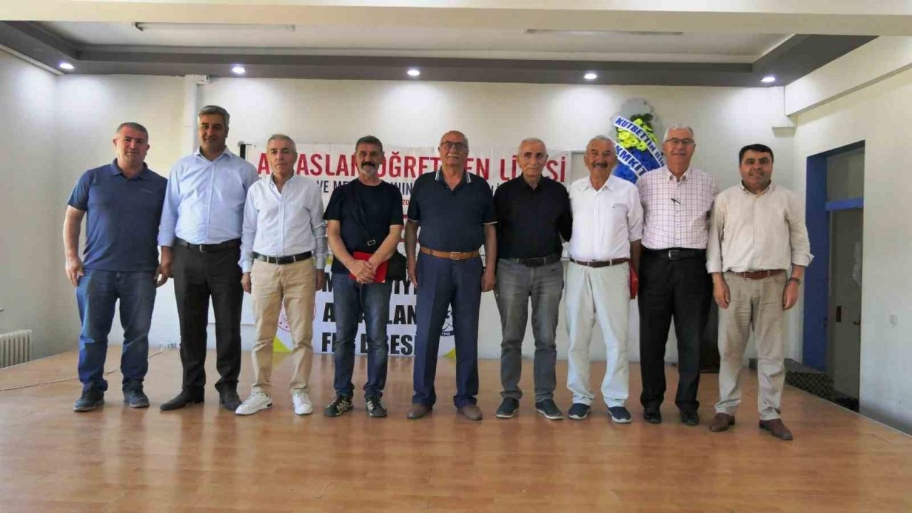 Muradiye Alpaslan Öğretmen Lisesi mezunları bir araya geldi