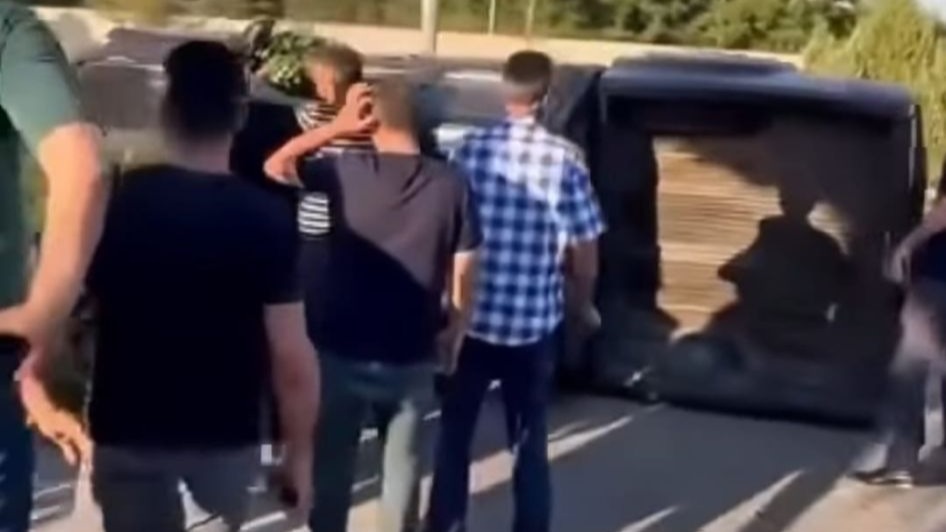 Muş’ta İl Özel İdaresi’ne ait araç takla attı: 1 yaralı