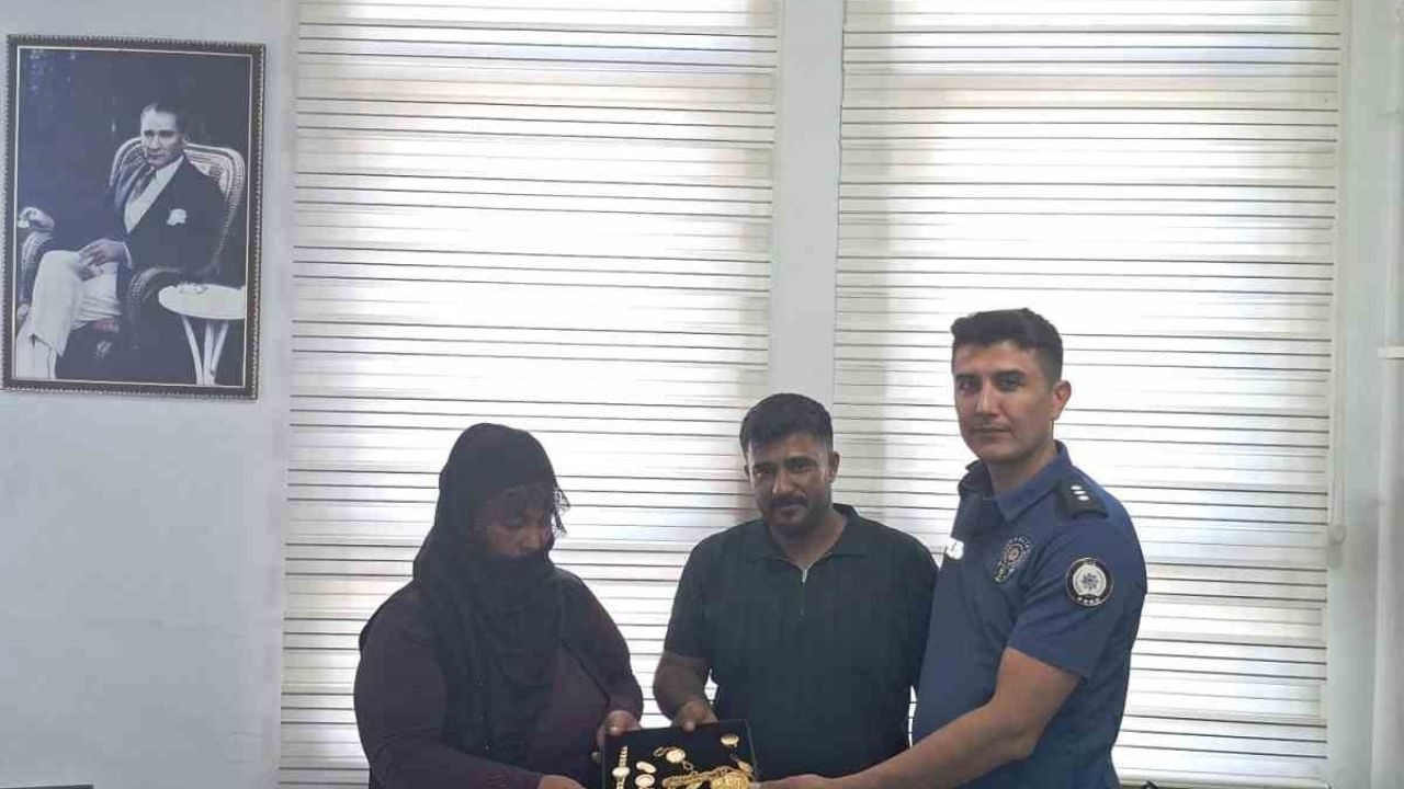 Muş’ta örnek davranış: Bulduğu ziynet eşyalarını sahibine ulaştırdı