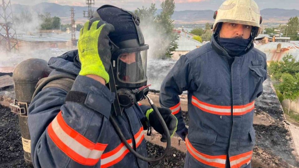 Van’da camide yangın