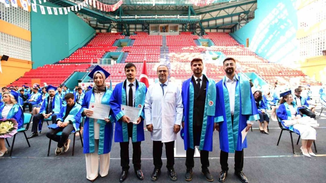 Van'da genç hekimler diplomalarını aldı