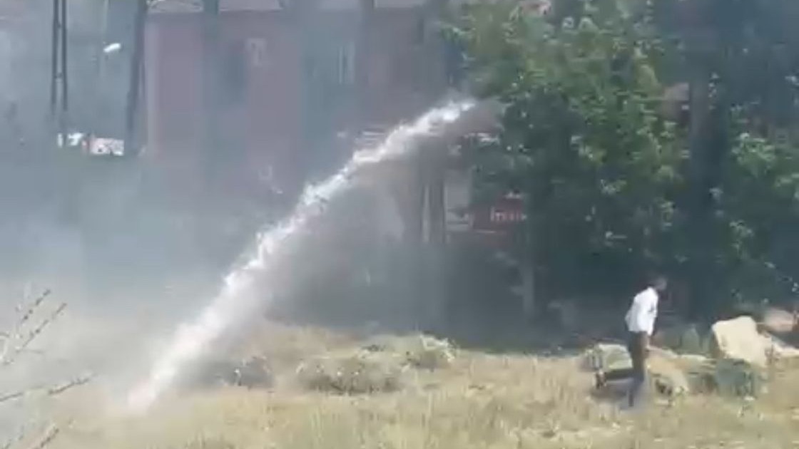 Yüksekova’da anız yangını