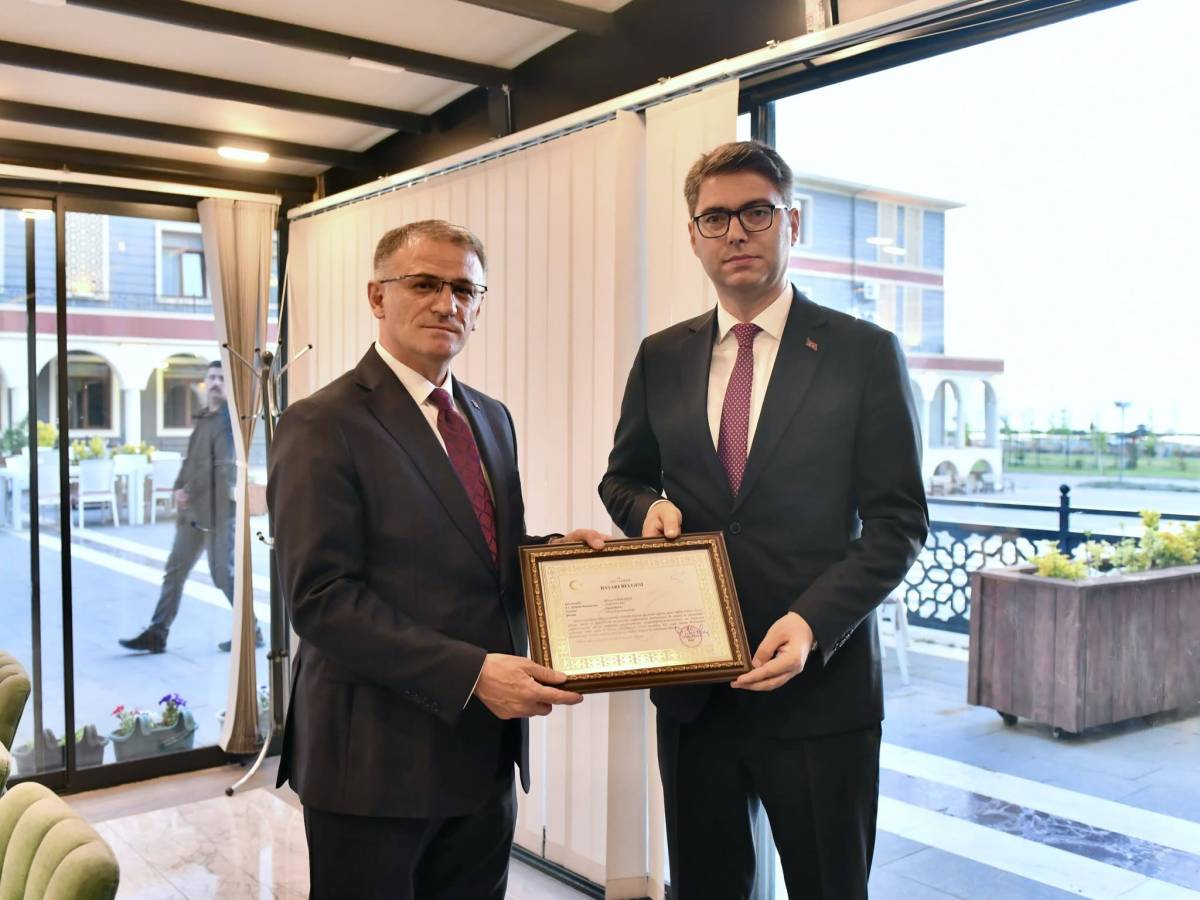 Van Valisi Balcı'dan Görev Yeri Değişen Vali Yardımcıları ve Kaymakamlara Veda Yemeği