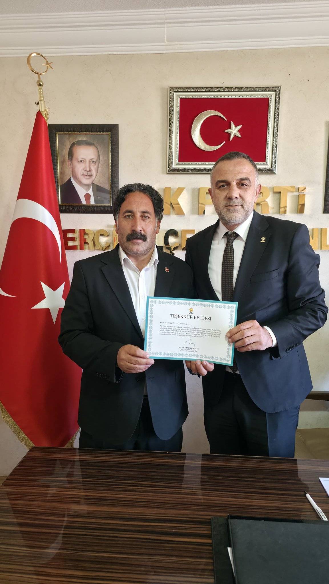 AK Parti Erciş Teşkilatından Üyelere Teşekkür Belgesi