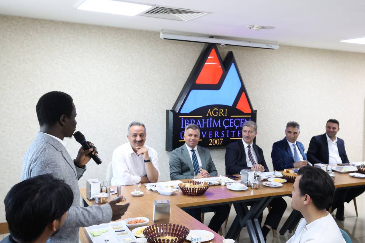 AİÇÜ Rektörü Gülçin, uluslararası öğrencilerle buluştu