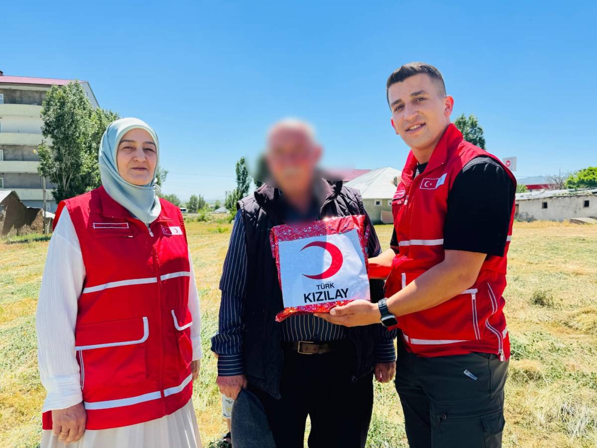 Türk Kızılay Patnos'ta Babalar Günü'ne Anlamlı Dokunuş