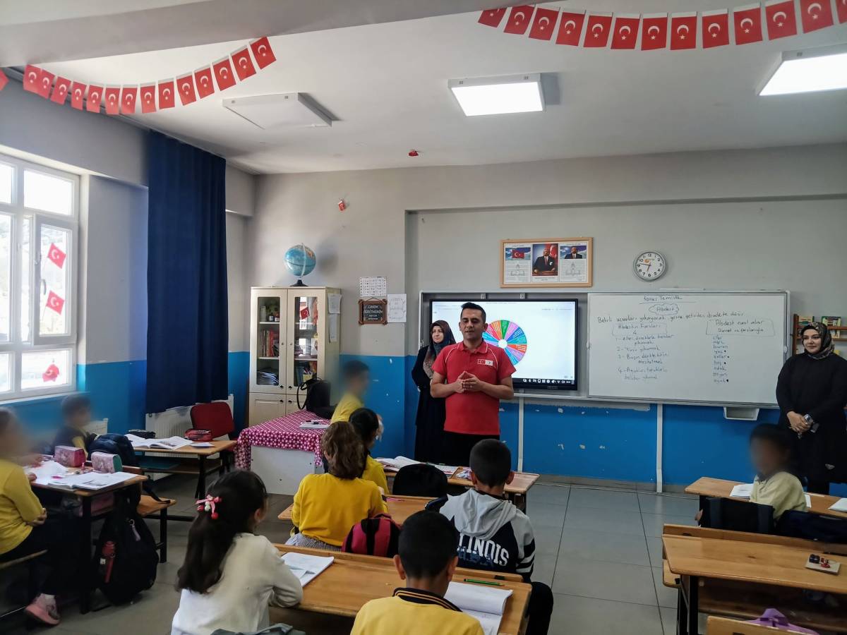 Erciş’te “Okulumda KANpanya Var” Projesiyle Anlamlı Kan Bağışı Kampanyası