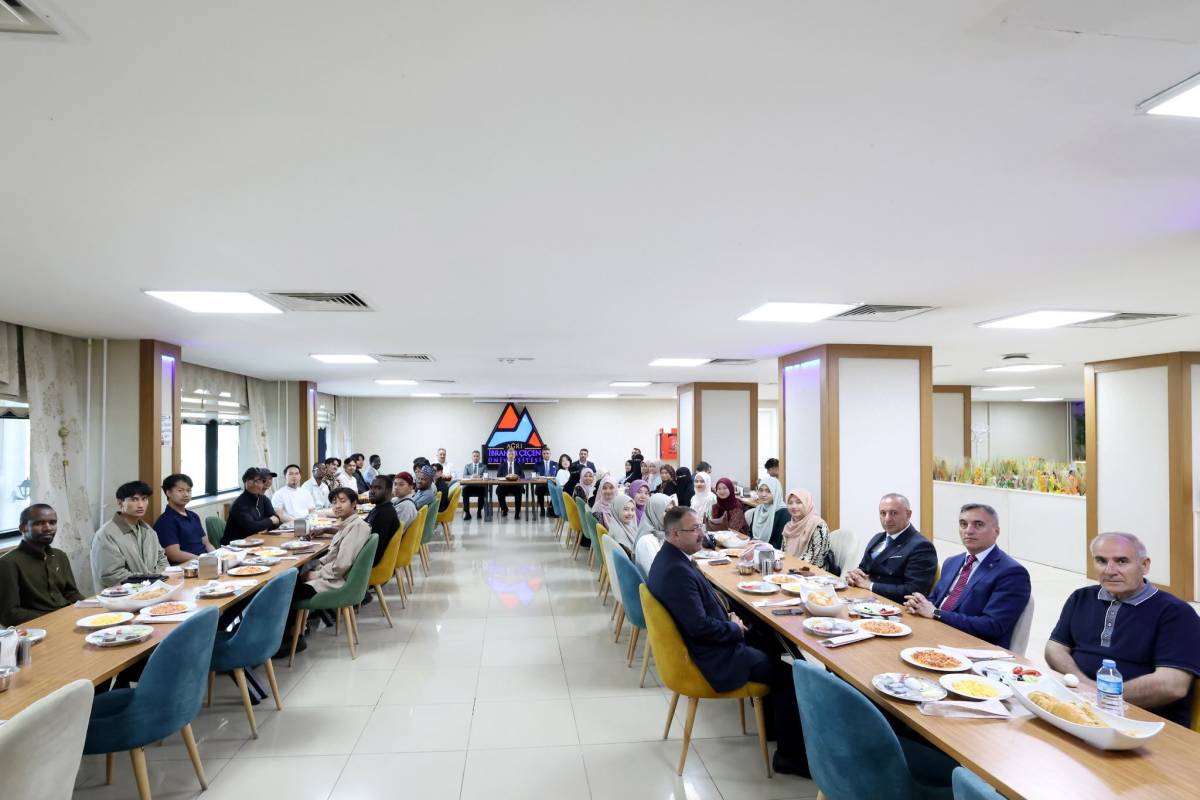 AİÇÜ Rektörü Gülçin, uluslararası öğrencilerle buluştu