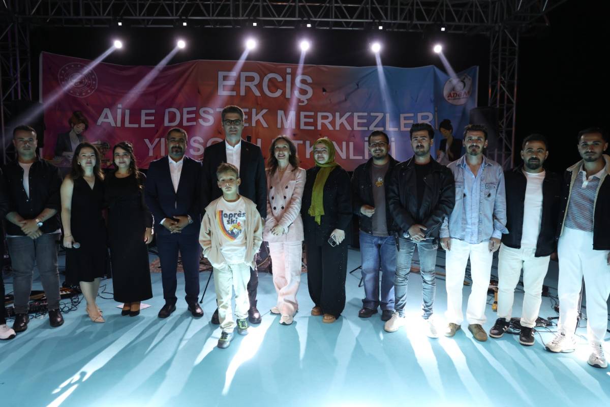 Erciş'te ADEM Etkinlikleri Muhteşem Konserle Final Yaptı