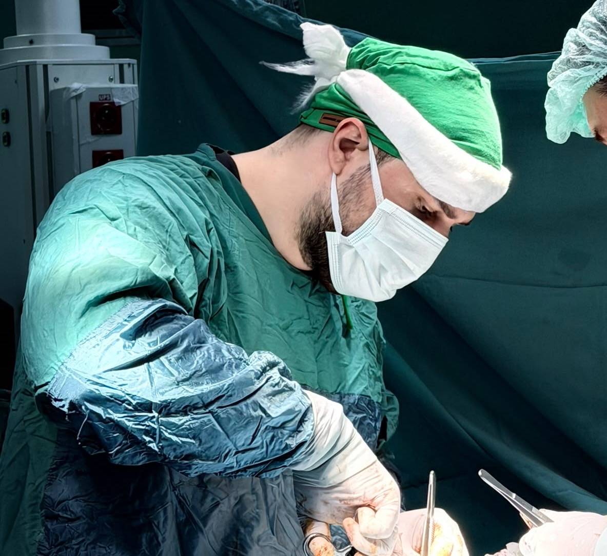 Mezarı kazılan hasta, Ağrı’da ilk kez yapılan ameliyatla hayata tutundu
