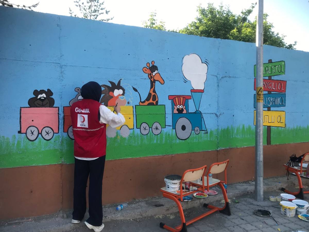 Ağrı’da Kızılay Gönüllülerinden Öğrencilere Renkli Sürpriz