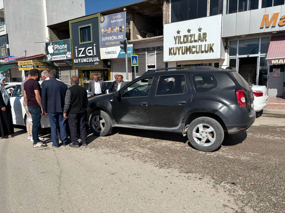 Erciş'te maddi hasarlı trafik kazası