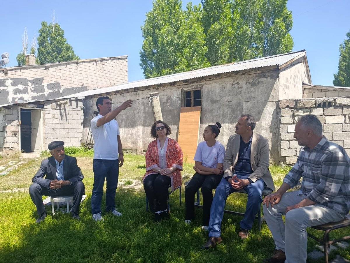 Ağrı’da yangında zarar gören ev devlet desteğiyle onarılacak