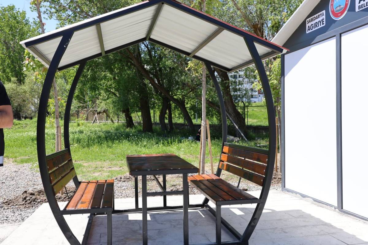 Ağrı Cezaevi önünde yeni bekleme alanı hizmete açıldı