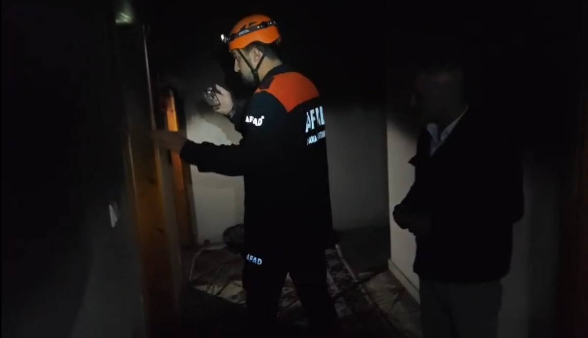 Ağrı’da yangında zarar gören ev devlet desteğiyle onarılacak