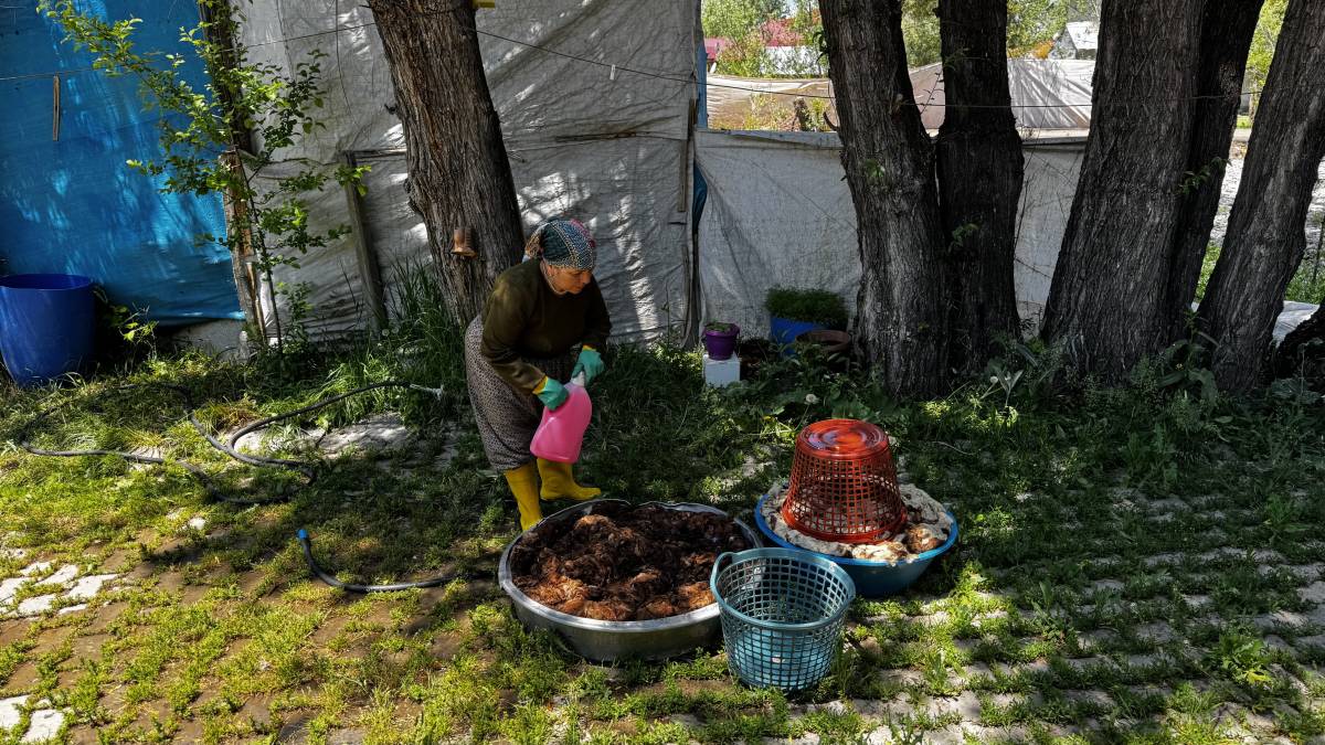 Ağrı’da çeyizlik yorganlar imece usulü hazırlanıyor