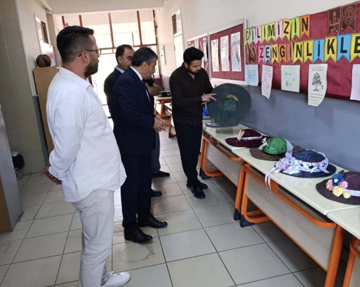 Eleşkirt’te atık kağıtlar öğrencilerin elinde sanat eserine dönüştü