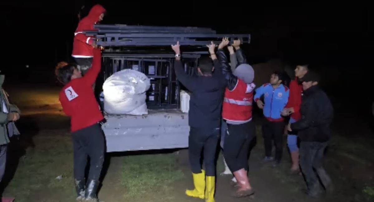 Diyadin’de su baskınından etkilenen vatandaşlara Kızılay’dan destek