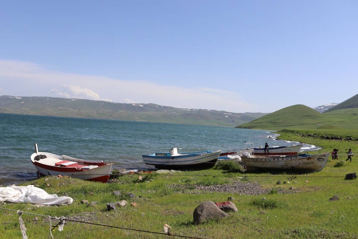 Doğu’nun Saklı Cenneti Balık Gölü, Doğaseverleri Bekliyor