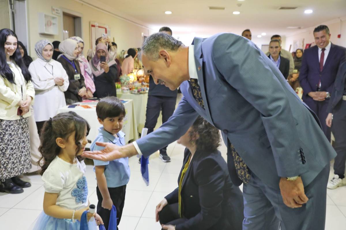 Ağrı’da kursiyerlerden üretim ve geri dönüşüm sergisi